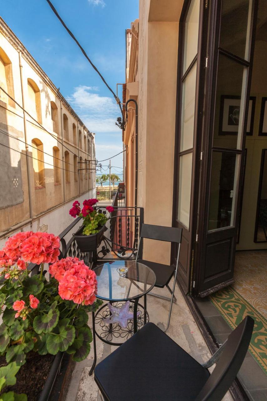 Aparthotel El Petit Palauet Canet De Mar Esterno foto