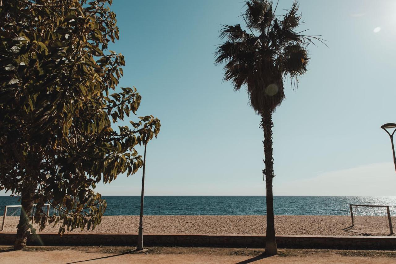Aparthotel El Petit Palauet Canet De Mar Esterno foto