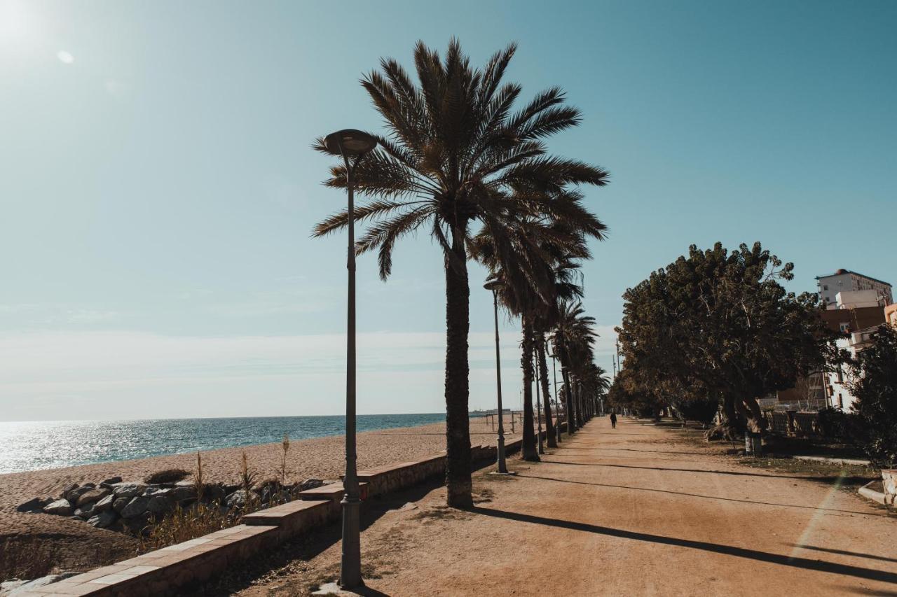 Aparthotel El Petit Palauet Canet De Mar Esterno foto